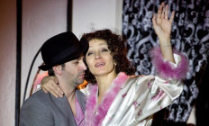 Turay Ida Színház - ÉGBEN MARADT REPÜLŐ