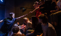 Budapest Bábszínház - Aki sokat kérdez, az sokat téved