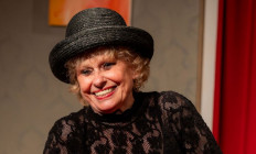 Új Színház - Krémes keringő