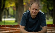 Dumaszínház - Innen már csak gurulunk - Bödőcs Tibor önálló estje, előzenekar: Tóth Edu