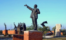 Gózon Gyula Kamaraszínház - EUFÓRIA – történelmi diáklecke ’89–’98-ból