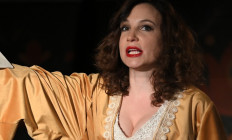 Karinthy Színház - Blaha Lujza és a piros bugyelláris