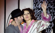 RAM-Art Színház - ÉGBEN MARADT REPÜLŐ