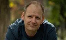 Dumaszínház - Innen már csak gurulunk - Bödőcs Tibor önálló estje, előzenekar: Tóth Edu