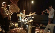 MU Színház - Sirokkó Szövetkezet/Takács Olivér/Śunyata zenekar: Új világ istene // Śunyata
